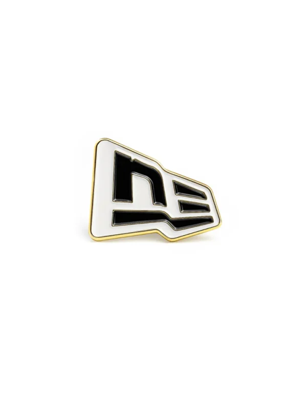 PIN کلاه NEWERA